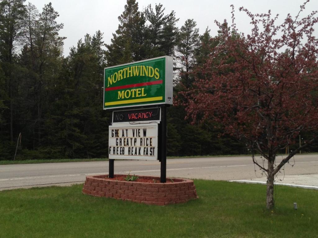 North Winds Motel Mackinaw City Exterior photo