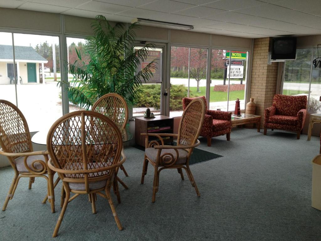 North Winds Motel Mackinaw City Exterior photo